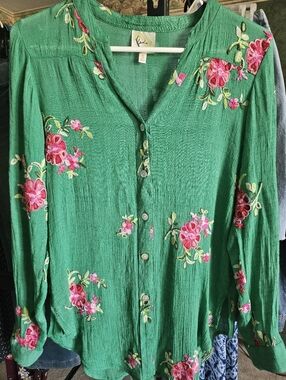 Fig & Flower Anthropologie Green Floral Embroidered Top